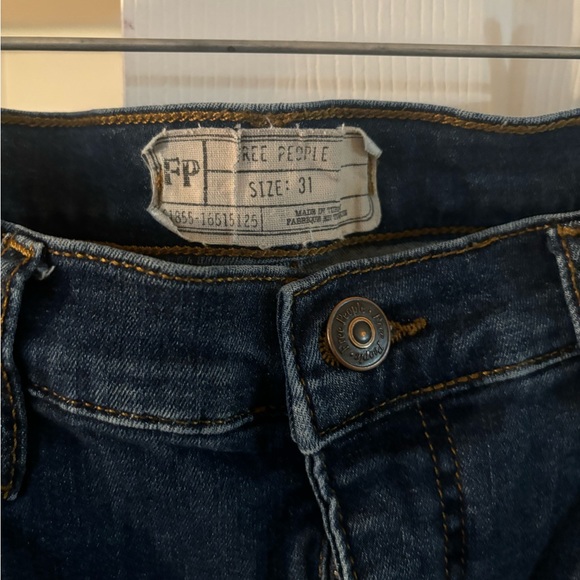 FREE PEOPLE JEANS. - Picture 3 of 7